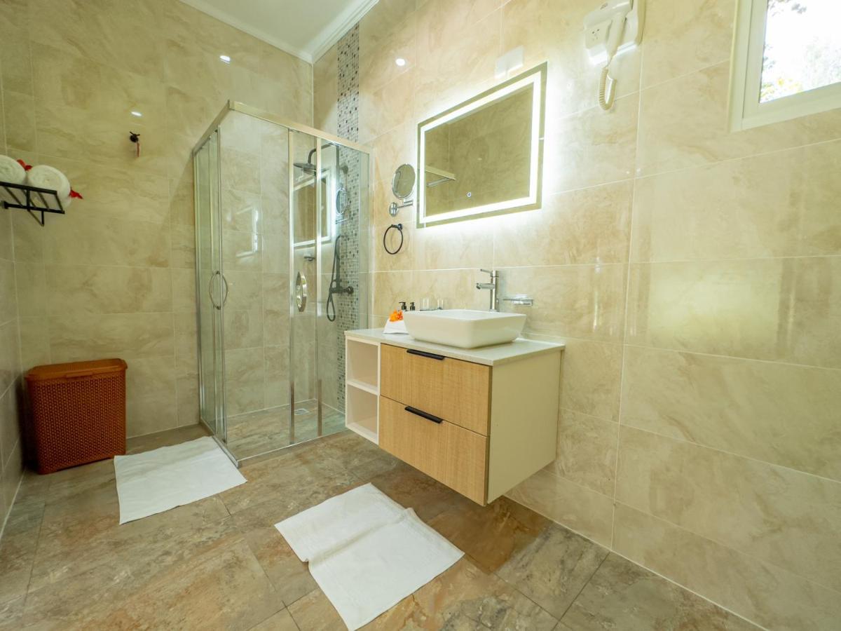 Macmillan'S Holiday Villas Grand Anse  Dış mekan fotoğraf