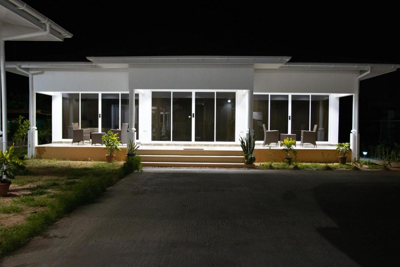 Macmillan'S Holiday Villas Grand Anse  Dış mekan fotoğraf