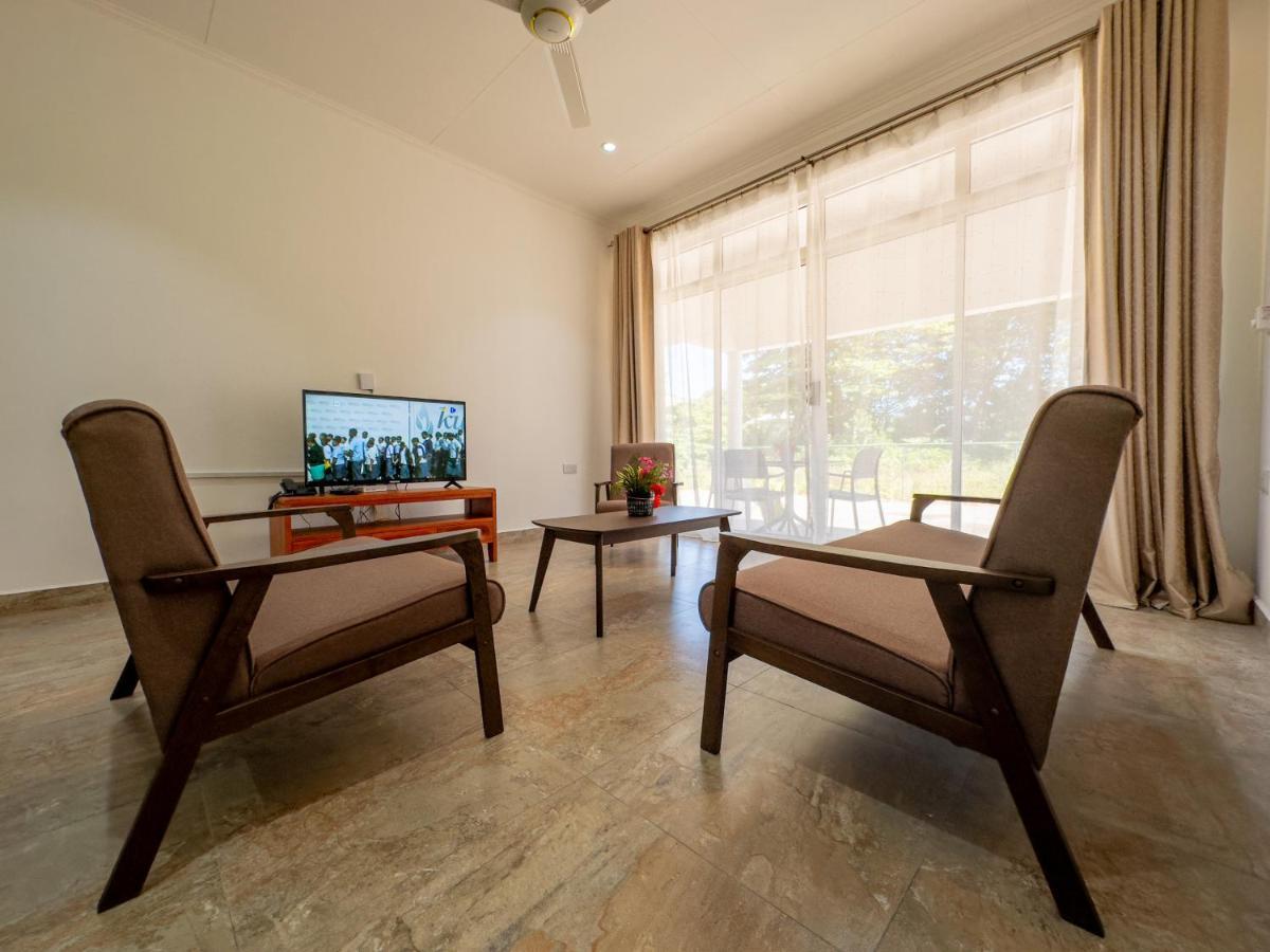 Macmillan'S Holiday Villas Grand Anse  Dış mekan fotoğraf